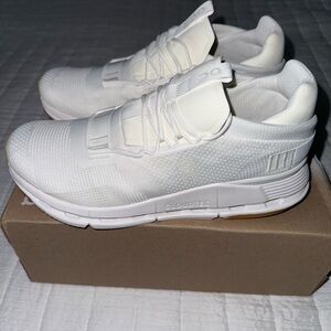 COPY - Brand new!! Women’s on cloud Cloudnovas 9.5